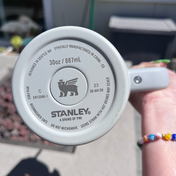 Stanley 30 oz Tumbler with handle color Fog - Picture 4 of 4